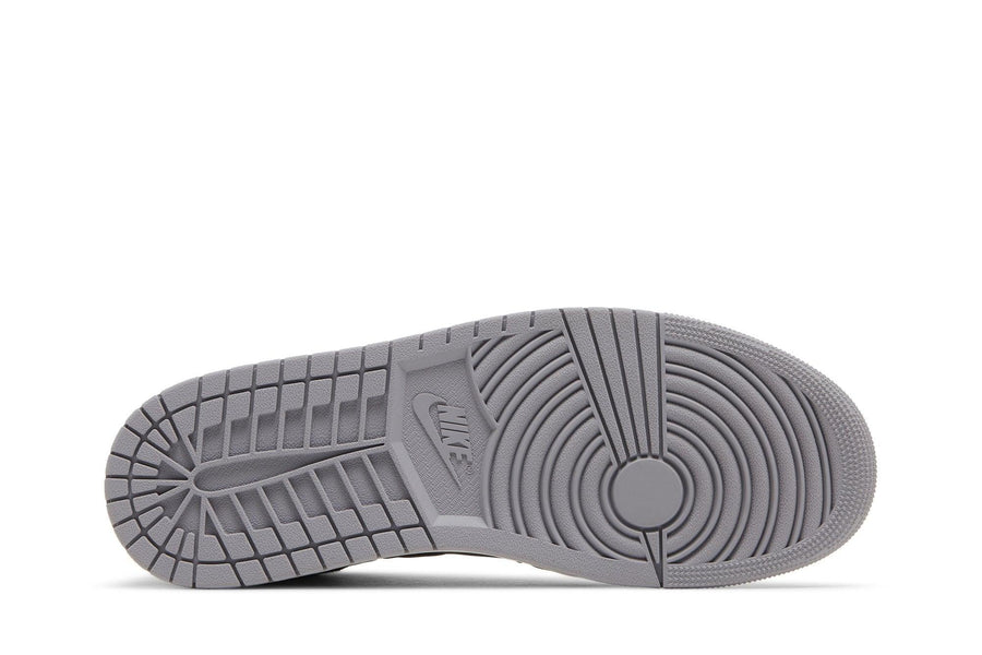 Vista traseira do Jordan Nike Air Jordan 1 Mid SE Craft Inside Out Black mostrando calcanheira e detalhes do solado