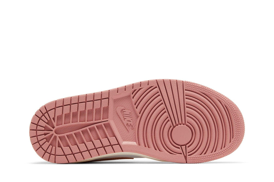 Vista traseira do Jordan Nike Air Jordan 1 Mid SE Red Stardust White mostrando calcanheira e detalhes do solado