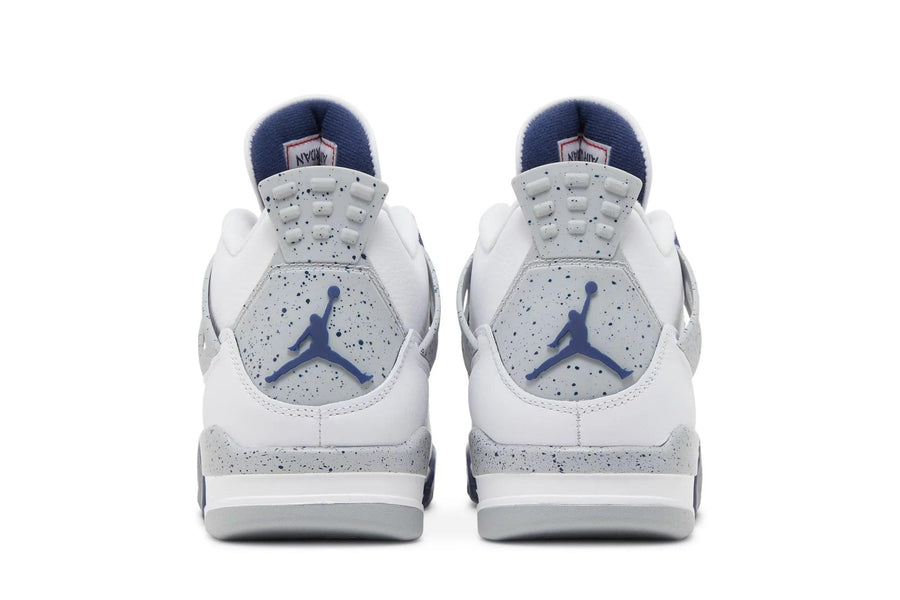 Vista superior do Jordan Nike Air Jordan 4 Midnight Navy Branco/Azul mostrando abertura, lingueta e cadarços