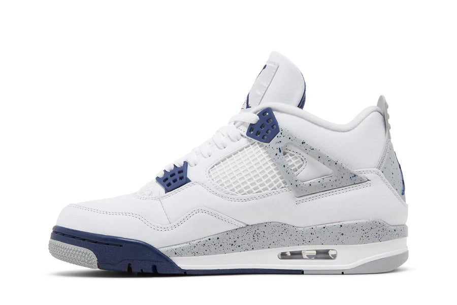 Vista lateral do Jordan Nike Air Jordan 4 Midnight Navy Branco/Azul mostrando design do cabedal e logo da marca
