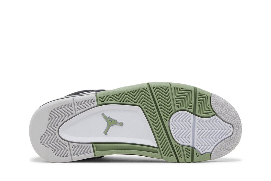 Vista traseira do Jordan Nike Air Jordan 4 Seafoam Branco/Verde mostrando calcanheira e detalhes do solado