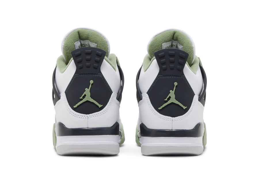 Vista superior do Jordan Nike Air Jordan 4 Seafoam Branco/Verde mostrando abertura, lingueta e cadarços