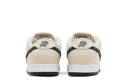 Tênis Albino &amp; Preto x Nike SB Dunk Low Pearl White Bege - Nike - FD2627200