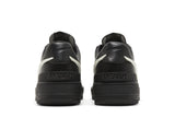 Vista superior do Nike Ambush x Nike Air Force 1 Low Black mostrando abertura, lingueta e cadarços