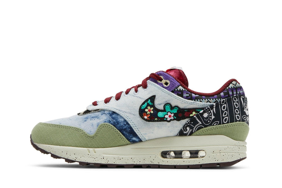 Vista lateral do Nike Concepts x Air Max 1 SP Mellow Colorido mostrando design do cabedal e logo da marca