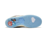 Vista traseira do Nike Crenshaw Skate Club x Nike SB Dunk Low mostrando calcanheira e detalhes do solado