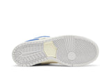 Vista traseira do Nike Fly Streetwear x Dunk Low Pro SB 'Gardenia' mostrando calcanheira e detalhes do solado