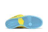 Vista traseira do Nike Grateful Dead x Nike SB Dunk Low Yellow Bear mostrando calcanheira e detalhes do solado
