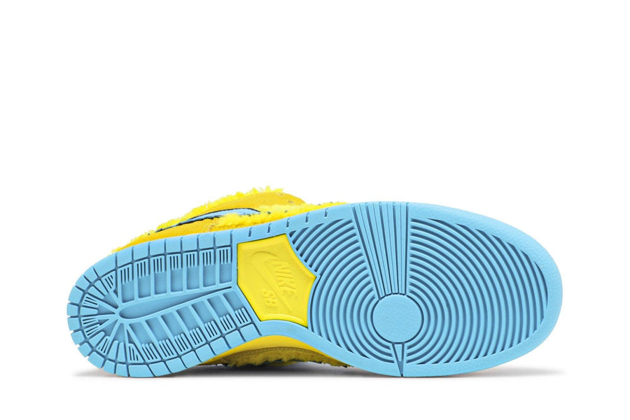 Vista traseira do Nike Grateful Dead x Nike SB Dunk Low Yellow Bear mostrando calcanheira e detalhes do solado