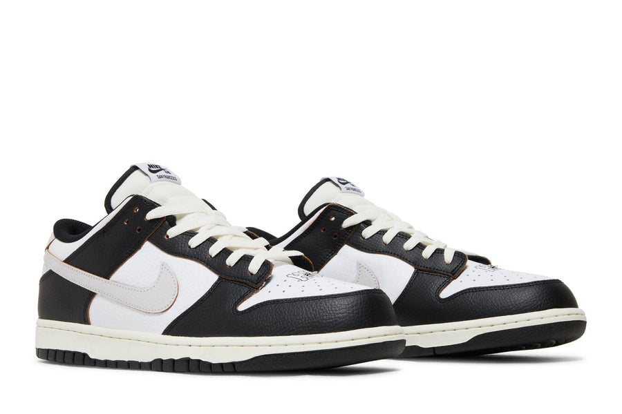 Vista frontal do Nike HUF x Nike SB Dunk Low San Francisco mostrando biqueira e costuras