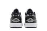 Vista superior do Jordan Nike Air Jordan 1 Low Panda (2023) mostrando abertura, lingueta e cadarços
