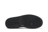 Vista traseira do Jordan Nike Air Jordan 1 Low Panda (2023) mostrando calcanheira e detalhes do solado