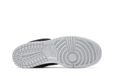 Vista traseira do Nike Medicom Toy x Nike SB Dunk Be@rbrick mostrando calcanheira e detalhes do solado