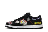 Vista lateral do Nike Neckface x Nike SB Dunk Low Pro Black mostrando design do cabedal e logo da marca