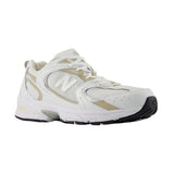 Vista superior do New Balance New Balance 530 Stoneware Line mostrando abertura, lingueta e cadarços
