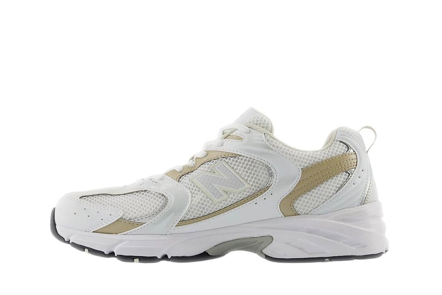 Vista lateral do New Balance New Balance 530 Stoneware Line mostrando design do cabedal e logo da marca