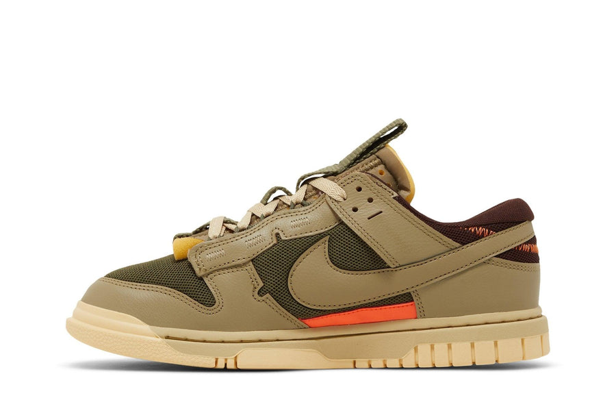 Vista lateral do Nike Nike Air Dunk Jumbo Medium Olive mostrando design do cabedal e logo da marca
