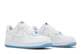 Vista frontal do Nike Nike Air Force 1 Low LX UV Reactive mostrando biqueira e costuras