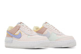 Vista frontal do Nike Nike Air Force 1 Low Shadow Light Soft Pink mostrando biqueira e costuras