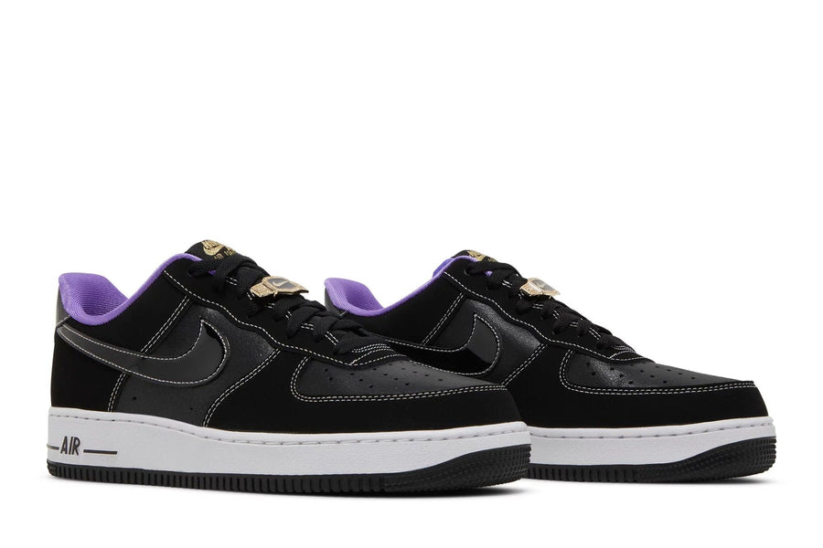Vista frontal do Nike Nike Air Force 1 Low World Champ Lakers mostrando biqueira e costuras