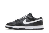 Vista lateral do Nike Nike Dunk Low Black Panda 2.0 mostrando design do cabedal e logo da marca