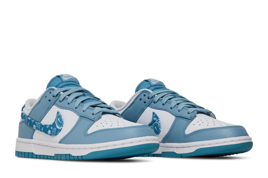 Vista frontal do Nike Nike Dunk Low Blue Paisley mostrando biqueira e costuras