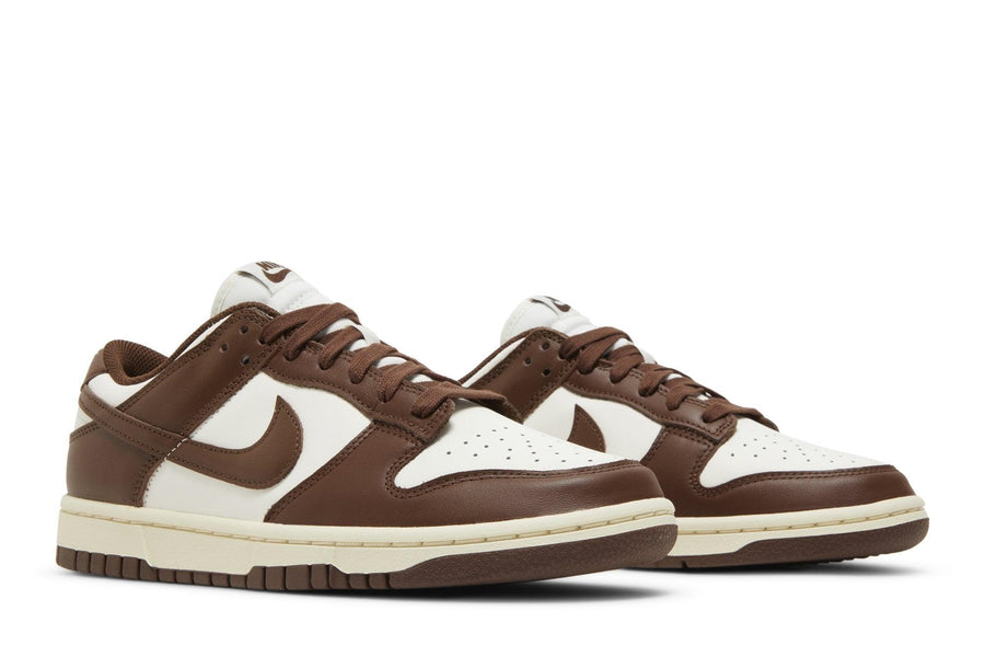 Vista frontal do Nike Nike Dunk Low Cacao Wow mostrando biqueira e costuras