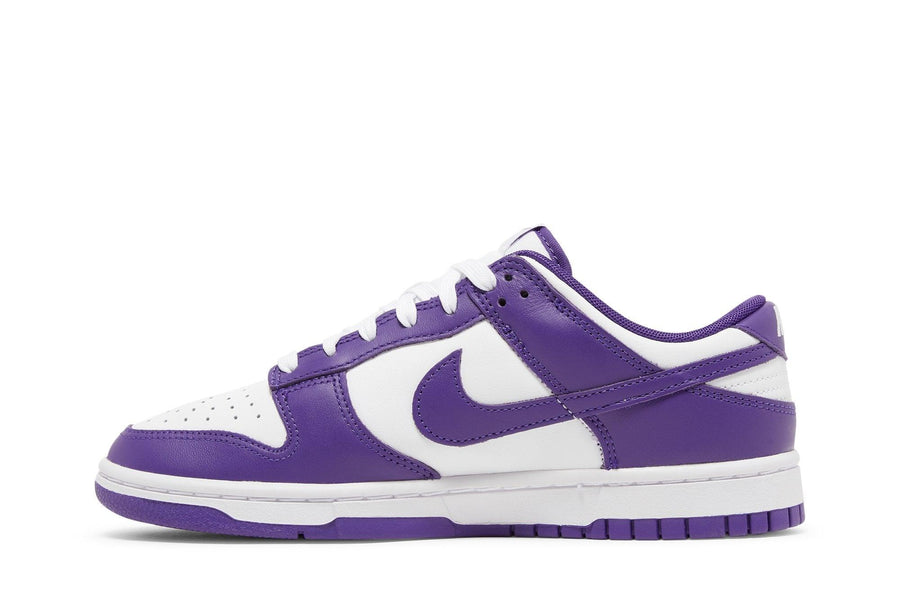 Vista lateral do Nike Nike Dunk Low Championship Court Purple mostrando design do cabedal e logo da marca