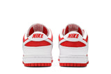Vista superior do Nike Nike Dunk Low Championship Red mostrando abertura, lingueta e cadarços