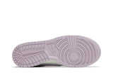 Vista traseira do Nike Nike Dunk Low Easter 2022 Colorido mostrando calcanheira e detalhes do solado