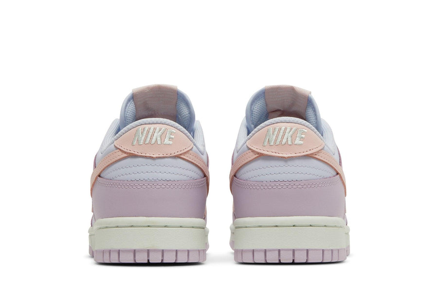 Vista superior do Nike Nike Dunk Low Easter 2022 Colorido mostrando abertura, lingueta e cadarços
