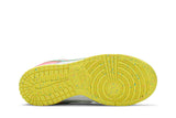 Vista traseira do Nike Nike Dunk Low Easter Feminino Colorido mostrando calcanheira e detalhes do solado