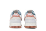 Vista superior do Nike Nike Dunk Low Fossil Rose Azul/Rosa mostrando abertura, lingueta e cadarços