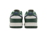 Vista superior do Nike Nike Dunk Low Gorge Green Midnight Navy mostrando abertura, lingueta e cadarços