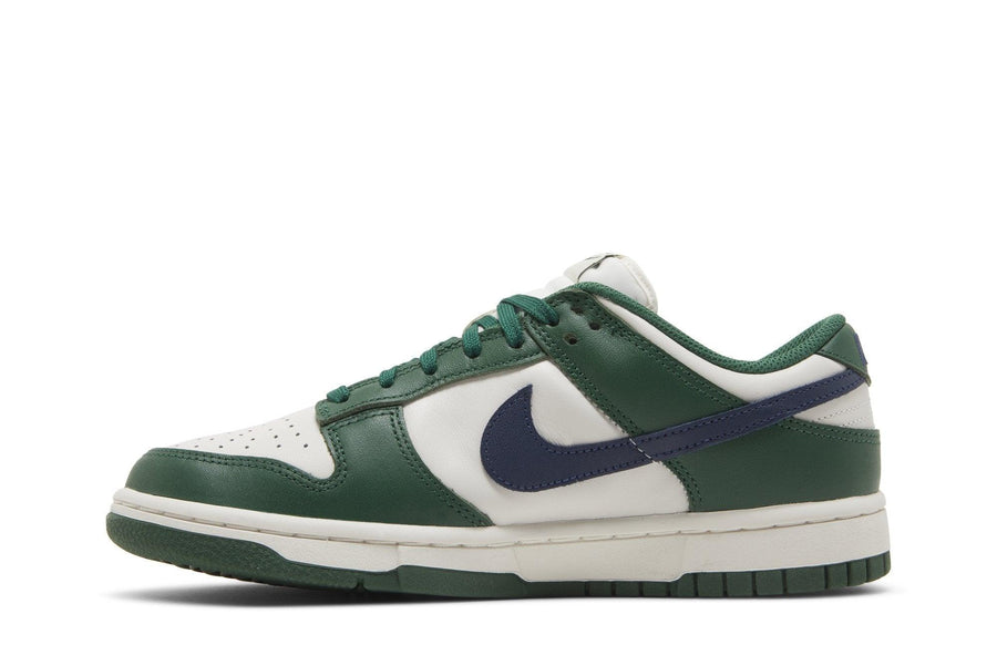 Vista em detalhe do Nike Nike Dunk Low Gorge Green Midnight Navy mostrando textura do material e acabamento
