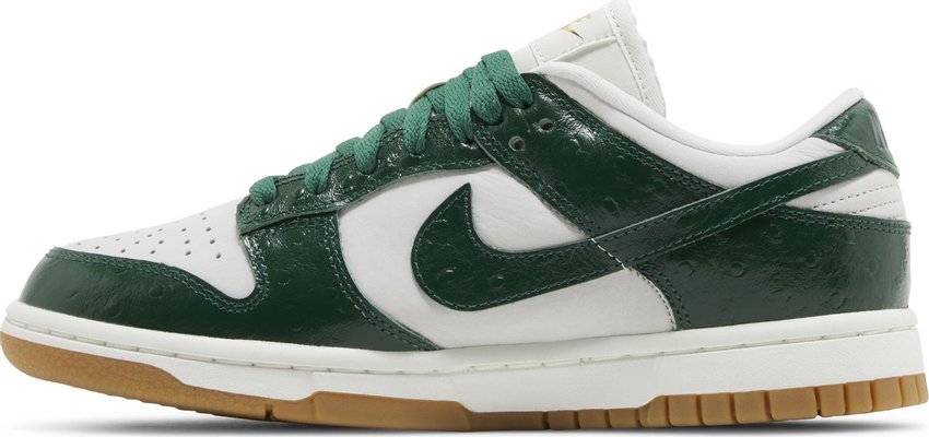 Vista lateral do Nike Nike Dunk Low Green Ostrich mostrando design do cabedal e logo da marca