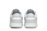 Vista superior do Nike Nike Dunk Low Grey mostrando abertura, lingueta e cadarços