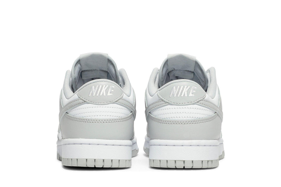 Vista superior do Nike Nike Dunk Low Grey Fog mostrando abertura, lingueta e cadarços