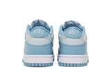 Vista superior do Nike Nike Dunk Low Blue Clear Swoosh mostrando abertura, lingueta e cadarços