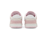 Vista superior do Nike Nike Dunk Low LX Pink Foam mostrando abertura, lingueta e cadarços