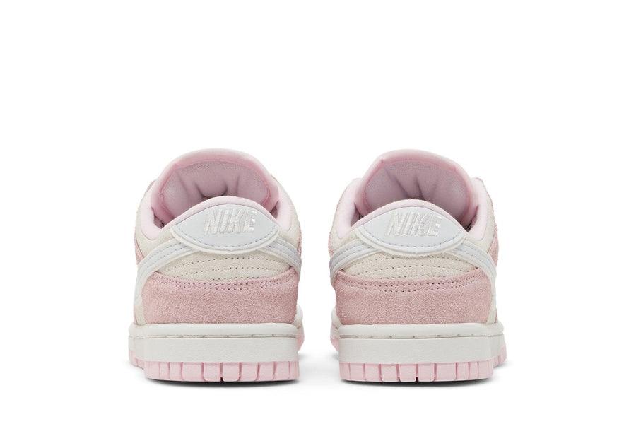 Vista superior do Nike Nike Dunk Low LX Pink Foam mostrando abertura, lingueta e cadarços