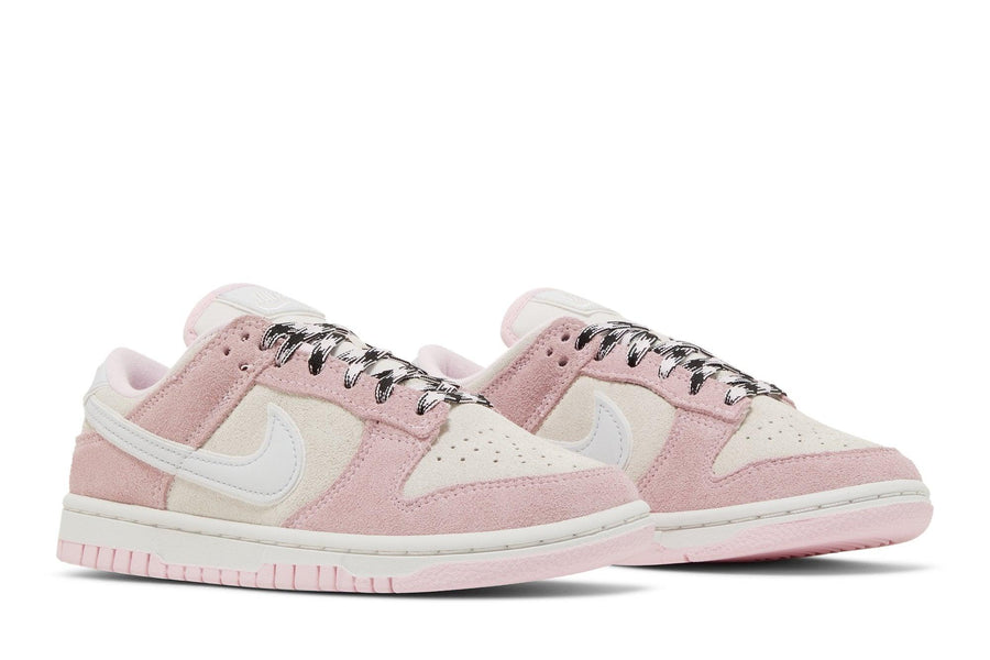 Vista frontal do Nike Nike Dunk Low LX Pink Foam mostrando biqueira e costuras