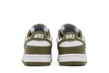 Vista superior do Nike Nike Dunk Low Medium Olive mostrando abertura, lingueta e cadarços