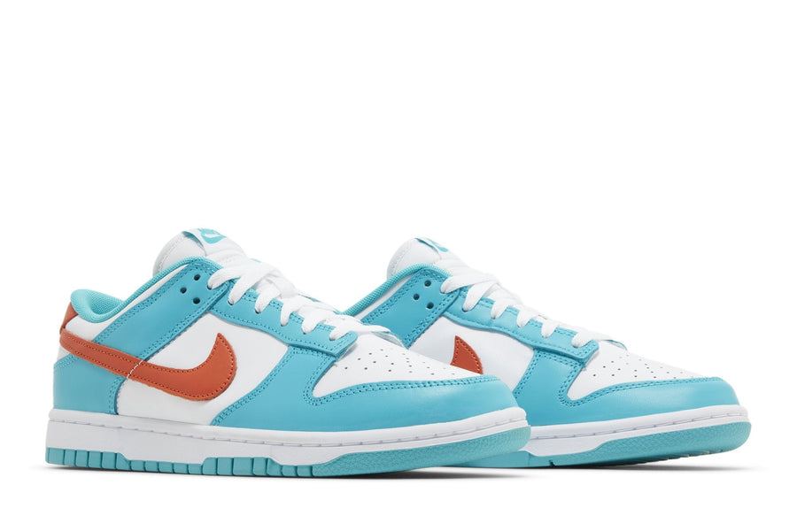 Vista lateral do Nike Nike Dunk Low "Miami Dolphins" mostrando design do cabedal e logo da marca