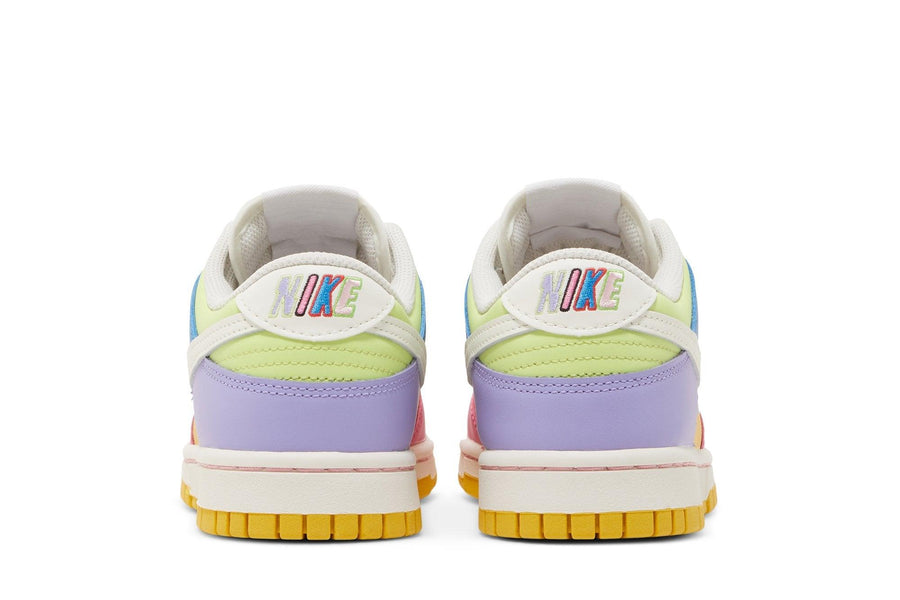 Vista superior do Nike Nike Dunk Low Multi-Color Colorido mostrando abertura, lingueta e cadarços