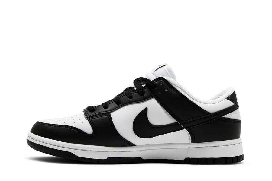 Vista lateral do Nike Nike Dunk Low Next Nature Black White mostrando design do cabedal e logo da marca