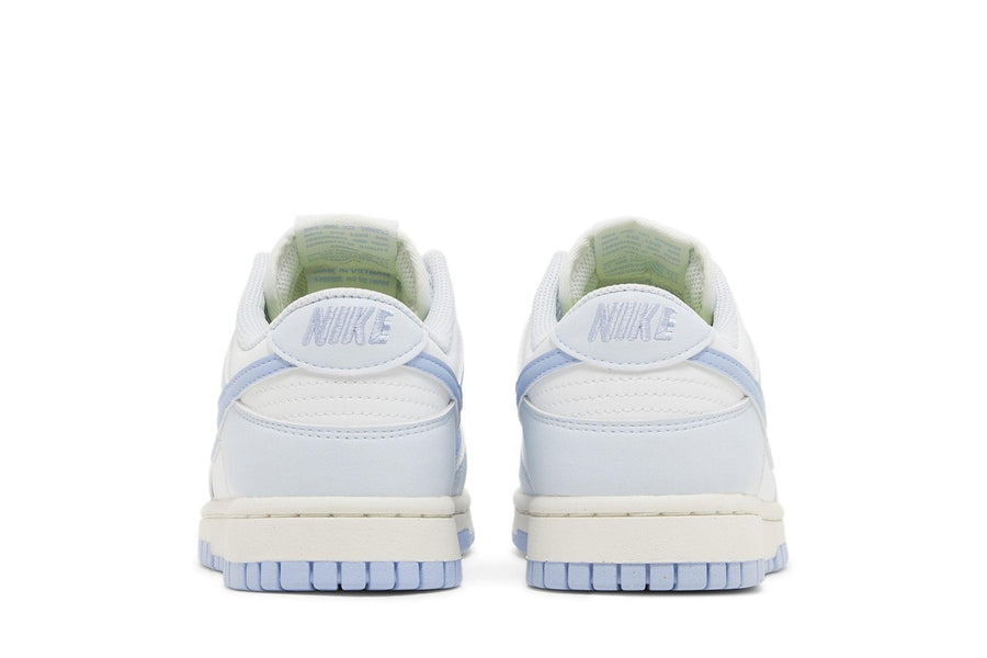 Vista superior do Nike Nike Dunk Low Next Nature Blue Tint mostrando abertura, lingueta e cadarços
