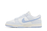 Vista lateral do Nike Nike Dunk Low Next Nature Blue Tint mostrando design do cabedal e logo da marca