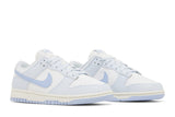 Vista frontal do Nike Nike Dunk Low Next Nature Blue Tint mostrando biqueira e costuras