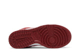 Vista traseira do Nike Nike Dunk Low Next Nature White Gym Red mostrando calcanheira e detalhes do solado